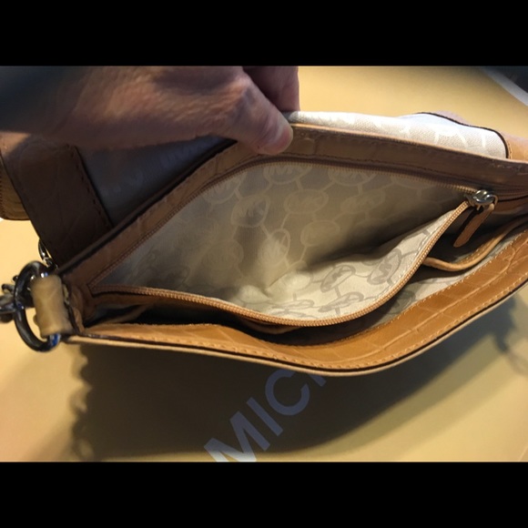 Michael Kors tanish/brown Leather Envelope Shoulder Bag - Picture 9 of 16